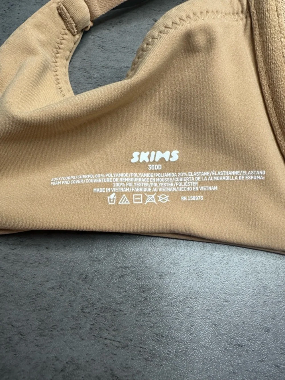 SKIMS Beige Seamless Molded T-Shirt Bra - Picture 2 of 7